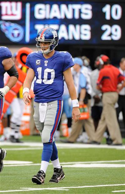 Eli Manning leaves the field in the fourth quarter.